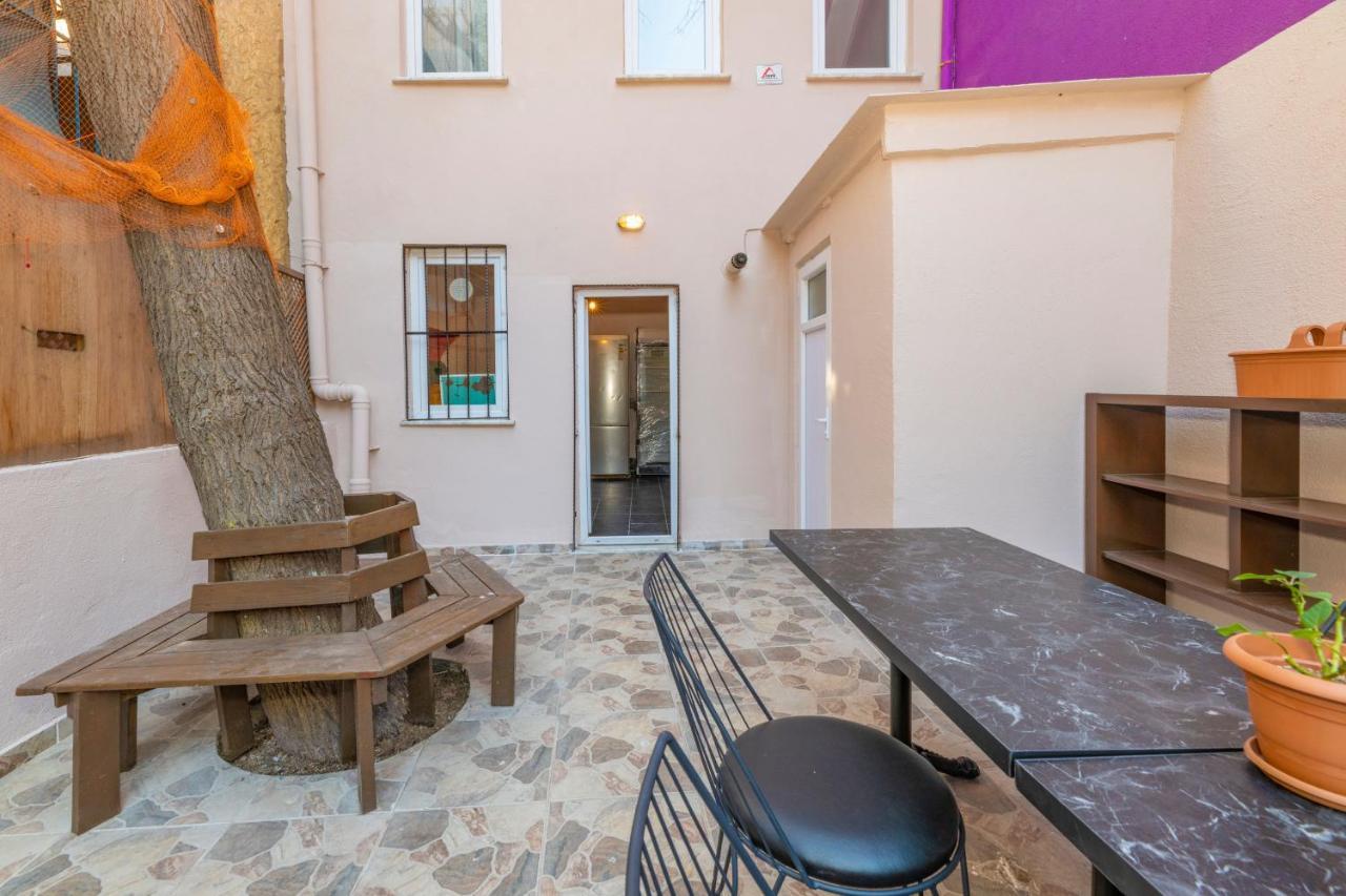 Taksim Wooden House Hostel Istanbul Exterior foto