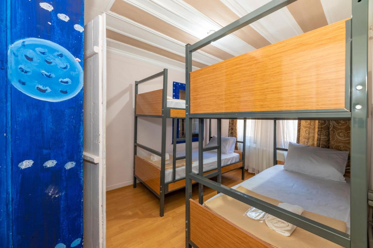 Taksim Wooden House Hostel Istanbul Exterior foto